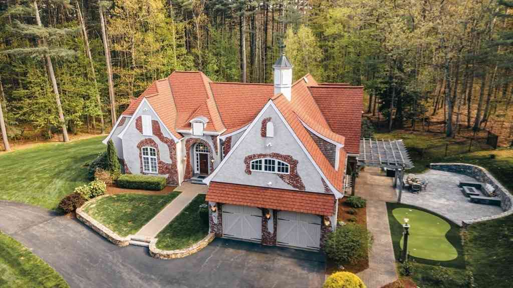 Homes For Sale - 97 Fox Run<br/> Worcester County, Bolton, MA 01740