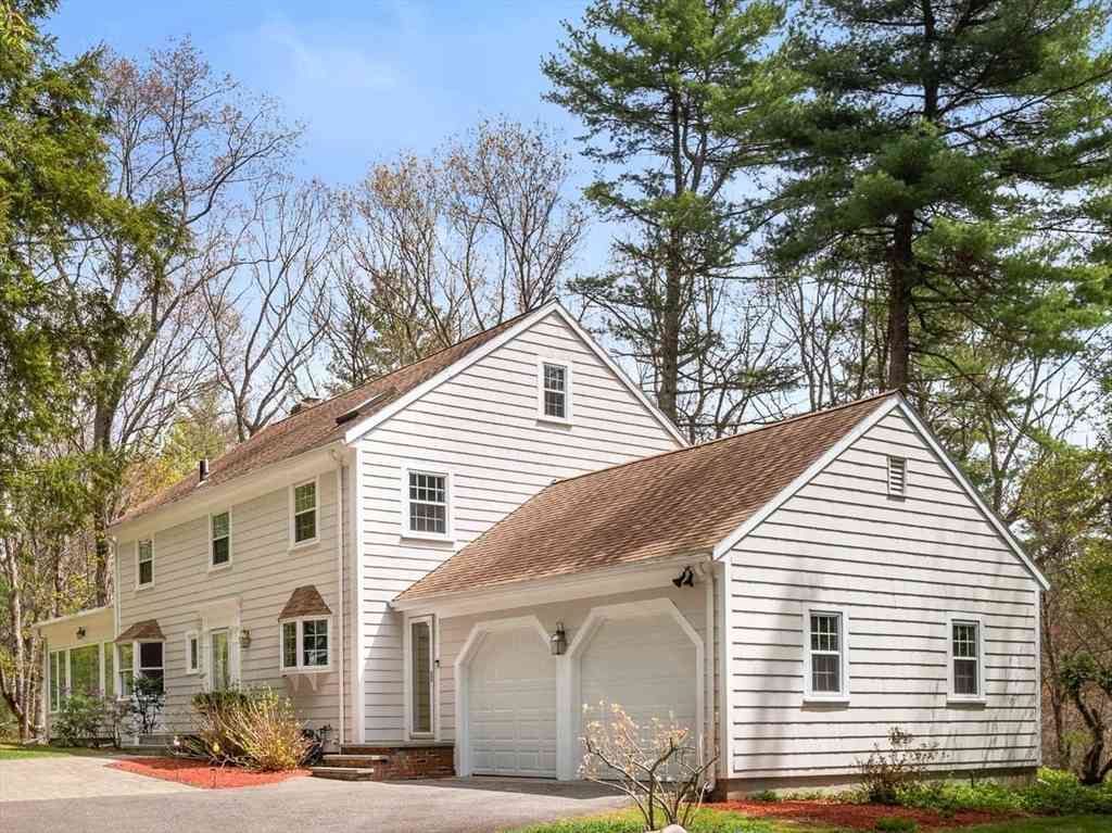 Homes For Sale - 18 Saddle Ridge Rd<br/> Dover, MA 02030