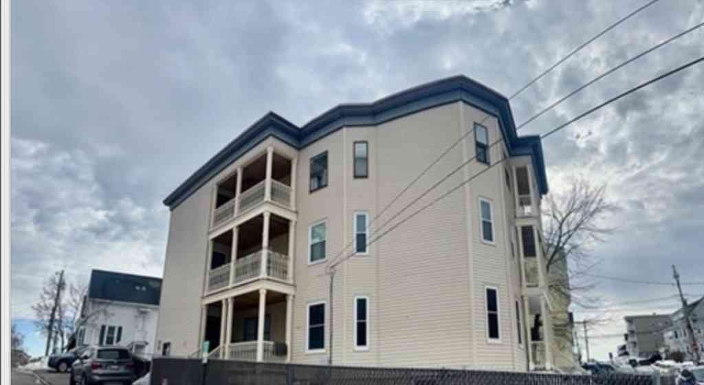 Apartment For Rent - 187 White St #1<br/> Lowell, MA 01854