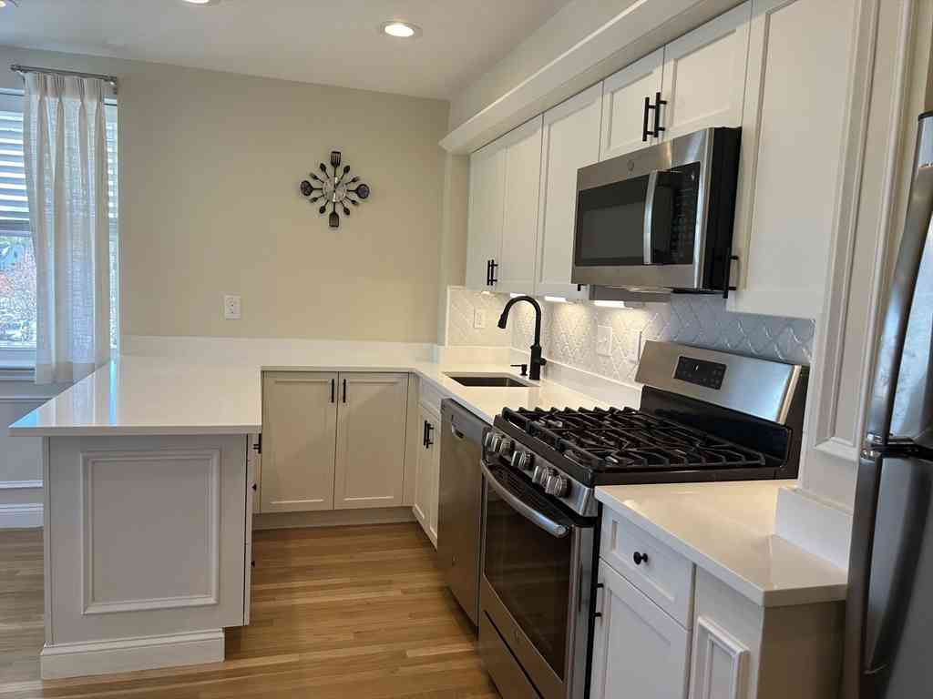 Condo For Rent - 141 Chestnut St #202<br/> Needham, MA 02492