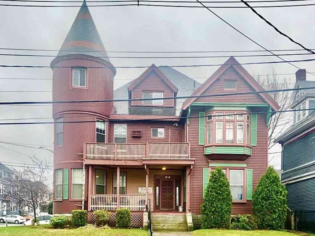 Apartment For Rent - 318 Pawtucket Street #204<br/> Lowell, MA 01854
