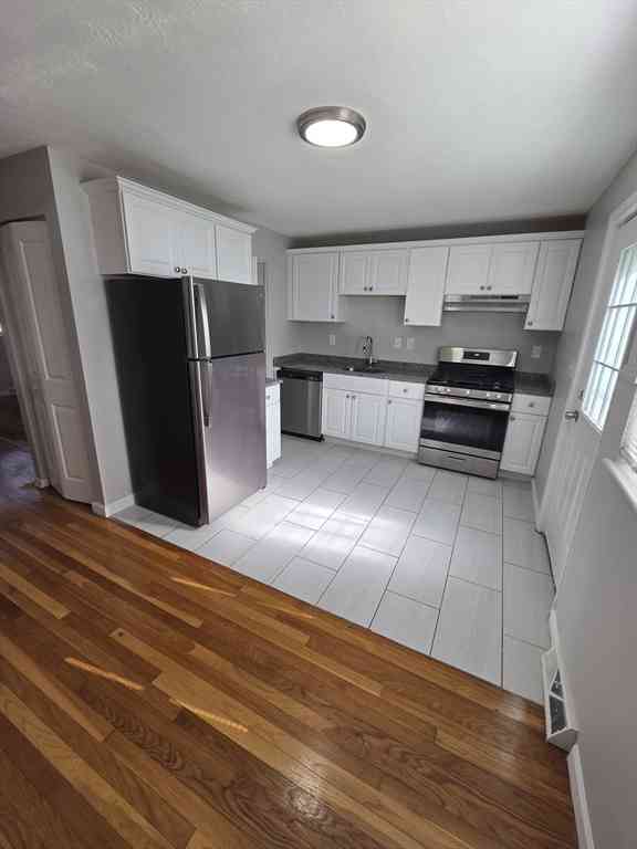 Homes For Rent - 174 Pine Street #1<br/> Holbrook, MA 02343
