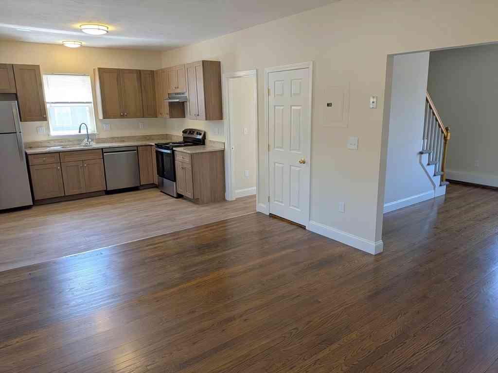 Apartment For Rent - 146 Pine St #4<br/> Attleboro, MA 02703