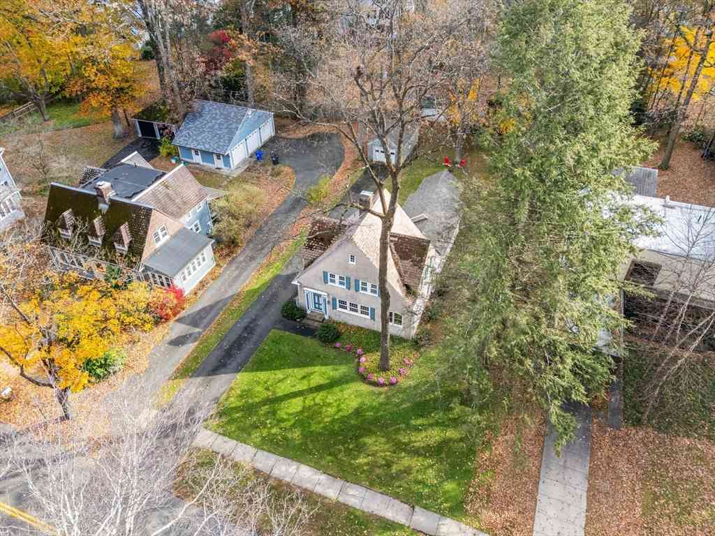 Homes For Sale - 61 Woodlawn Ave<br/> Northampton, MA 01060
