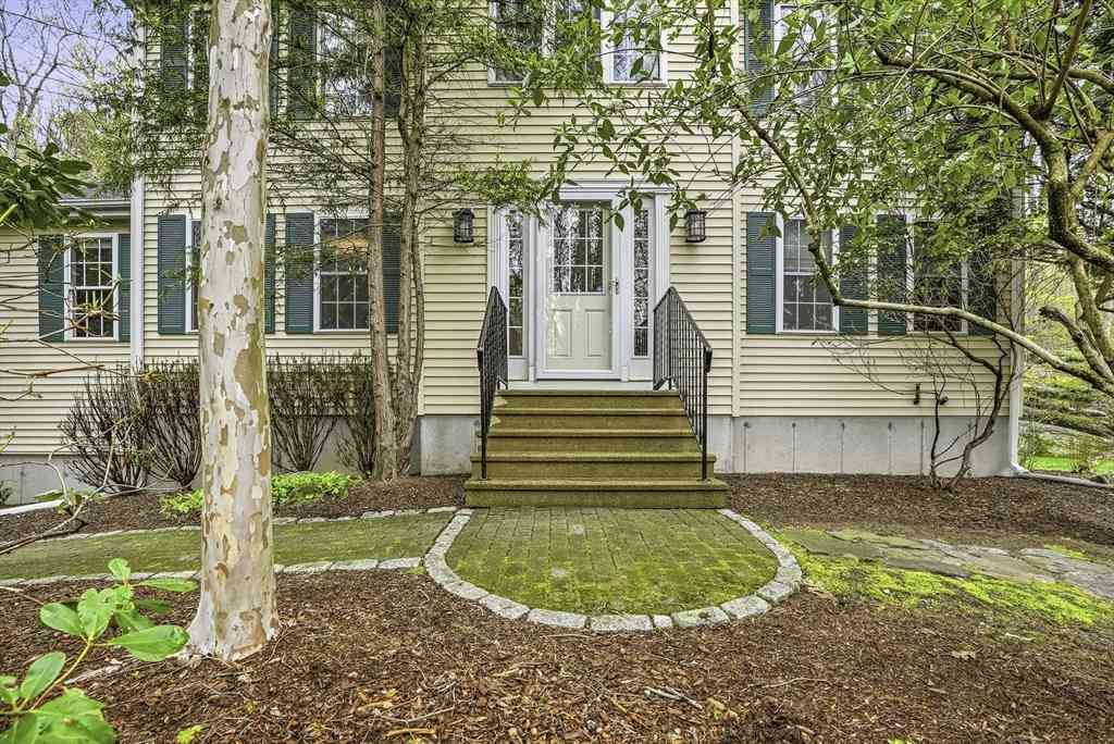 Homes For Sale - 69 Warren St<br/> Worcester County, Upton, MA 01568