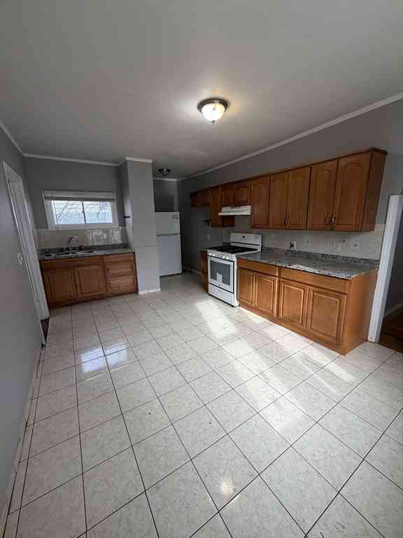 Apartment For Rent - 43 Adams St #1<br/> Lynn, MA 01902