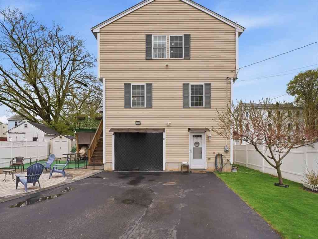 Homes For Sale - 17 Thorndike St<br/> Haverhill, MA 01832