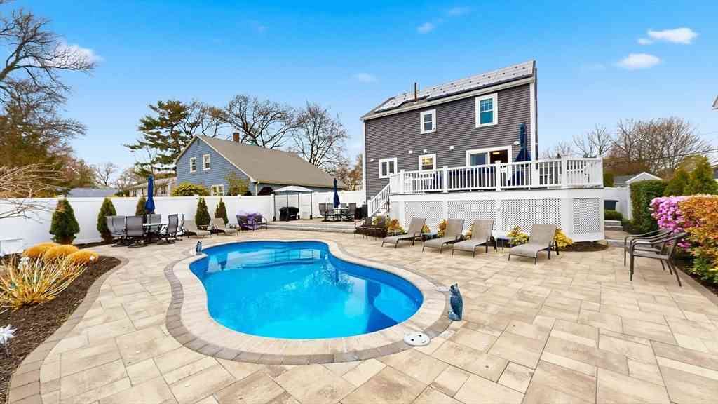 Homes For Sale - 17 Lenox Ave<br/> Saugus, MA 01906