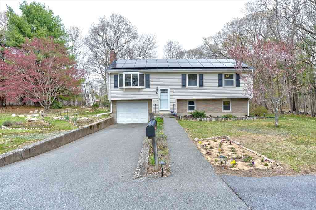 Homes For Sale - 4 Park Dr<br/> Norfolk County, Holbrook, MA 02343