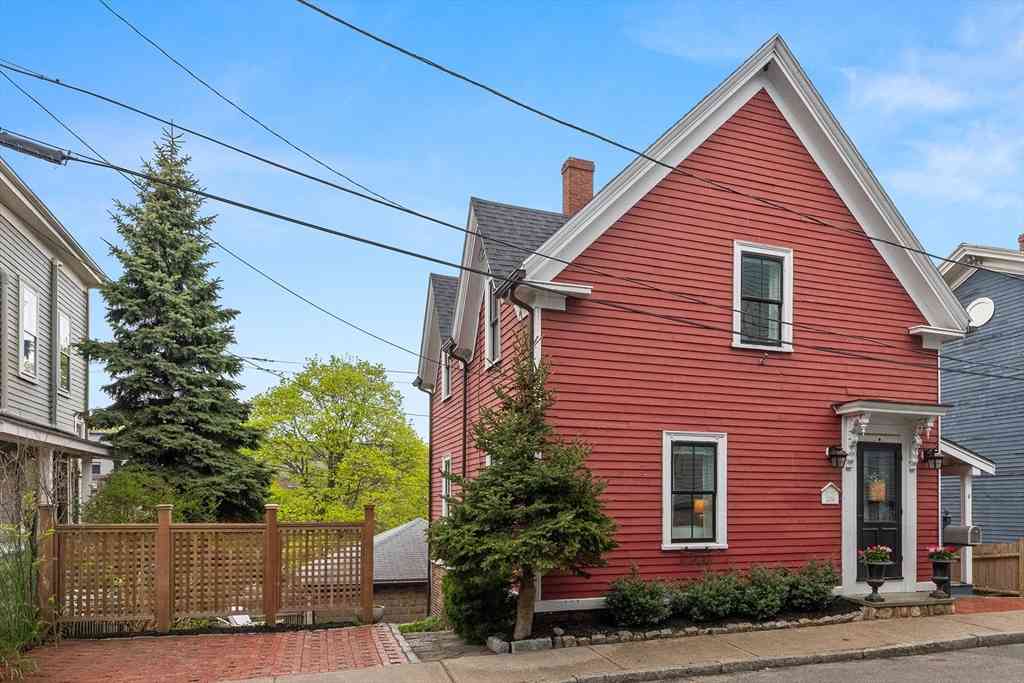 Homes For Sale - 6 Gifford Court<br/> Salem, MA 01970