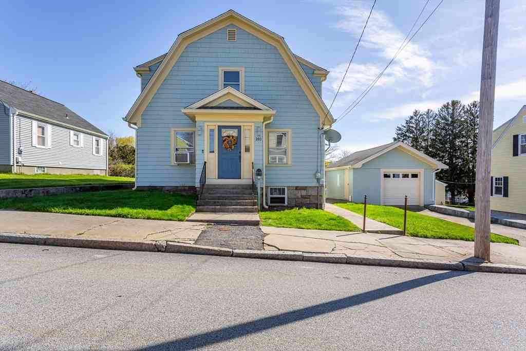 Homes For Sale - 203 Hooper St<br/> Tiverton, RI 02878