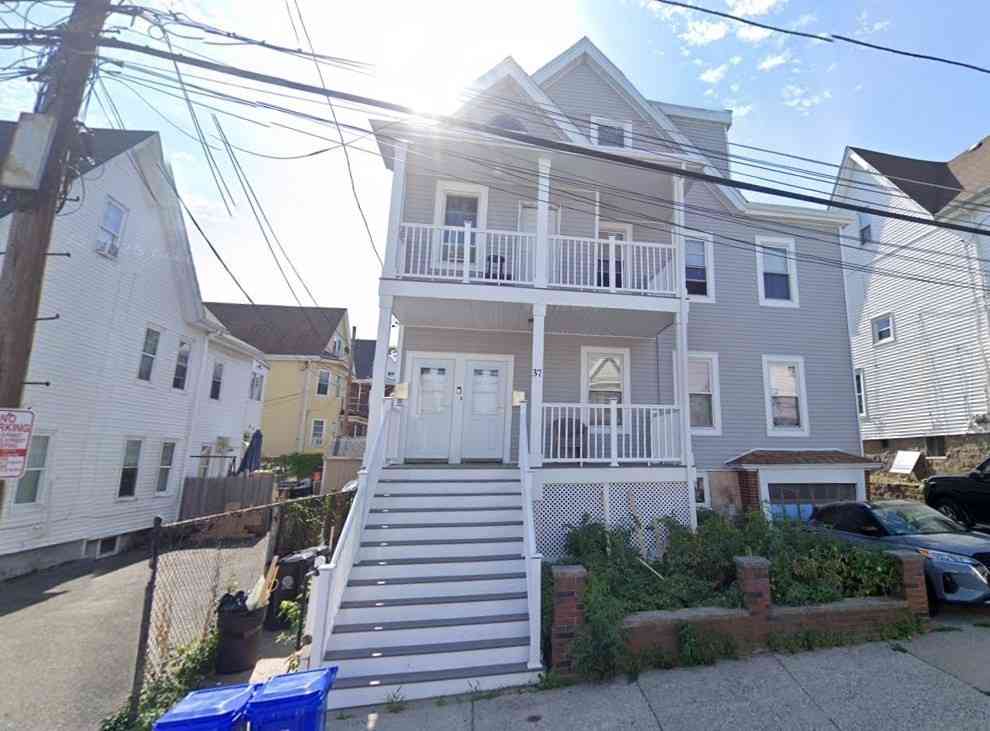 Apartment For Rent - 39 Magnolia St #2<br/> Medford, MA 02148