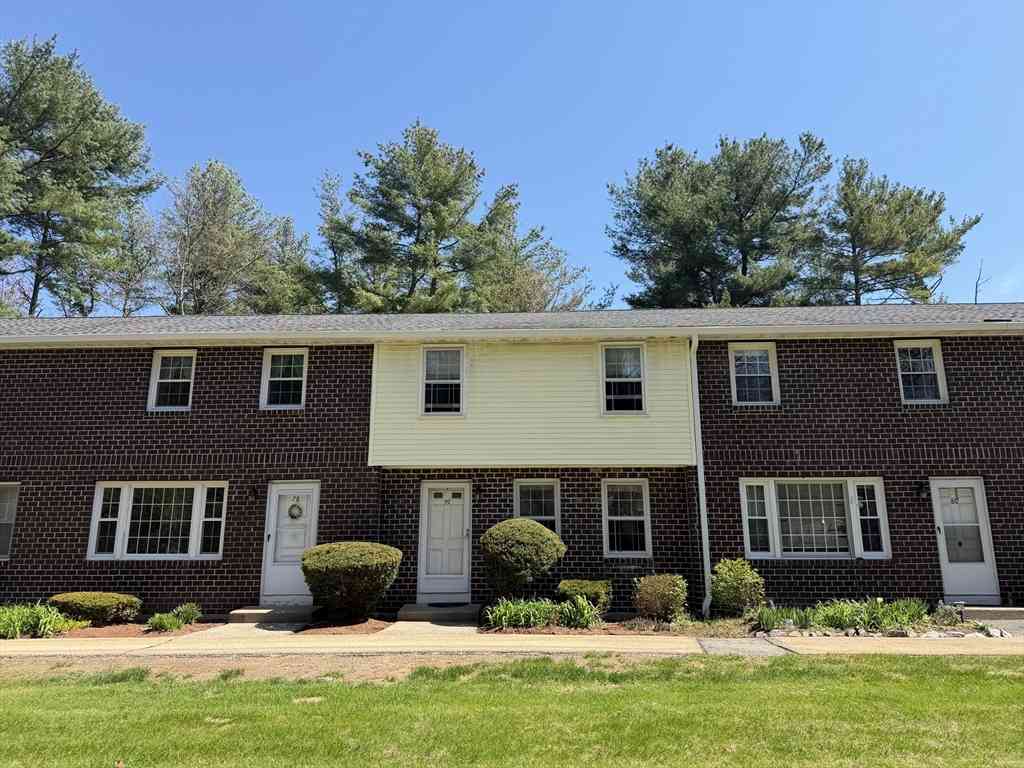 Condo For Sale - 79 Oakridge Dr. #79<br/> Londonderry, NH 03053
