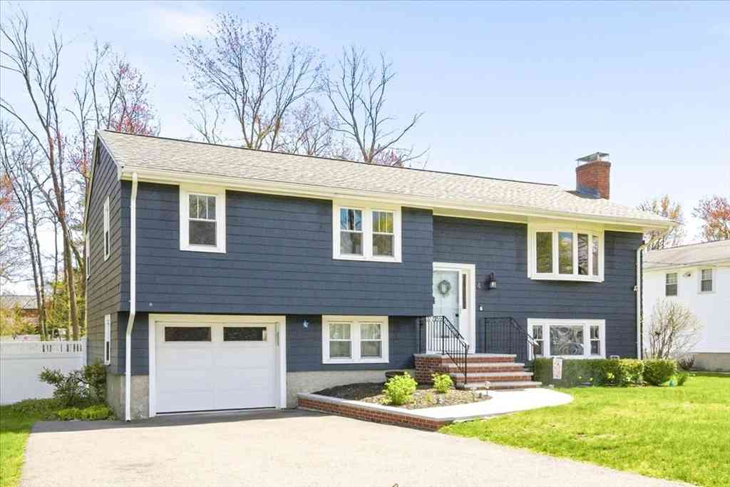 Homes For Sale - 4 Flintlock Ln<br/> Dedham, MA 02026