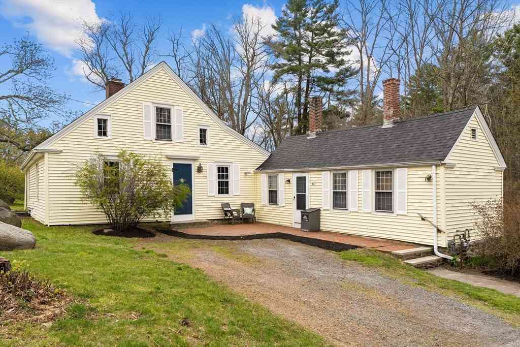 Homes For Sale - 421 Plymouth Street<br/> Plymouth County, East Bridgewater, MA 02333