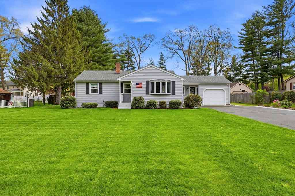 Homes For Sale - 74 Shannon Ln<br/> Westfield, MA 01085