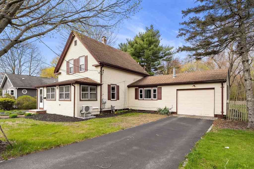 Homes For Sale - 224 Liberty Street<br/> Plymouth County, Rockland, MA 02370