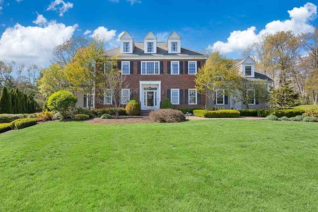 Homes For Sale - 175 Pokanoket Path<br/> Wrentham, MA 02093