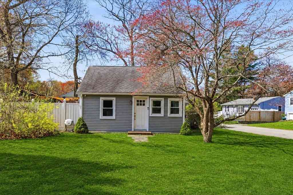 Homes For Sale - 320 Church Ave<br/> Kent County, Warwick, RI 02889