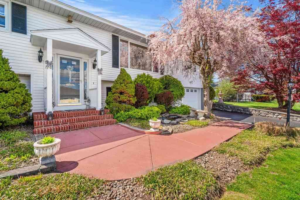 Homes For Sale - 8 Agnes Ter<br/> Methuen, MA 01844