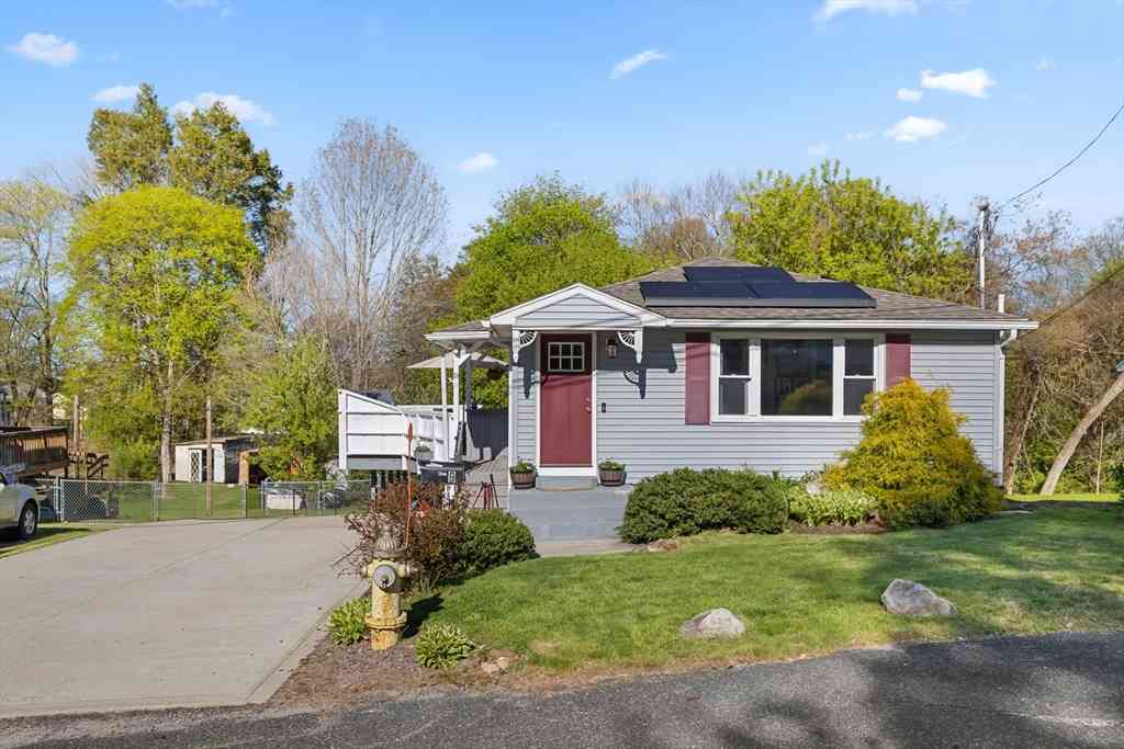 Homes For Sale - 9 Williams St<br/> Worcester County, Dudley, MA 01571