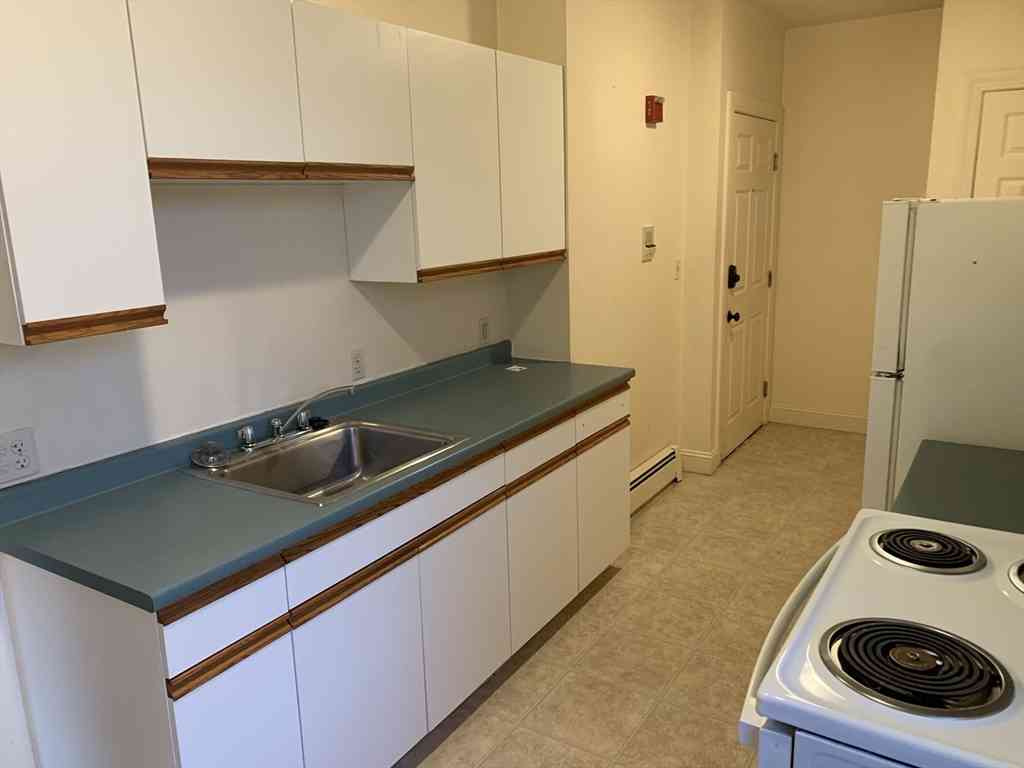 Apartment For Rent - 356 E Merrimack #5<br/> Lowell, MA 01852