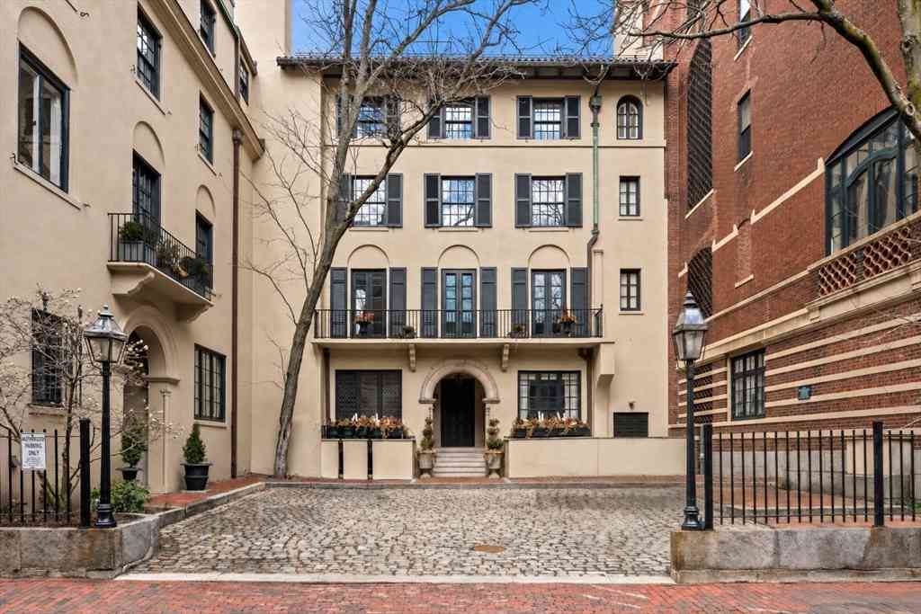 Condo For Sale - 107-109 Chestnut Street #PH<br/> Boston, MA 02108