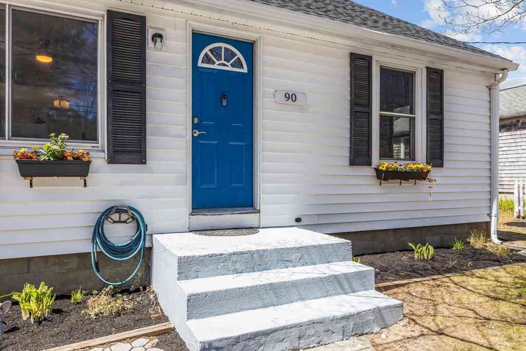 Homes For Sale - 90 Hathaway St<br/> Wareham, MA 02571
