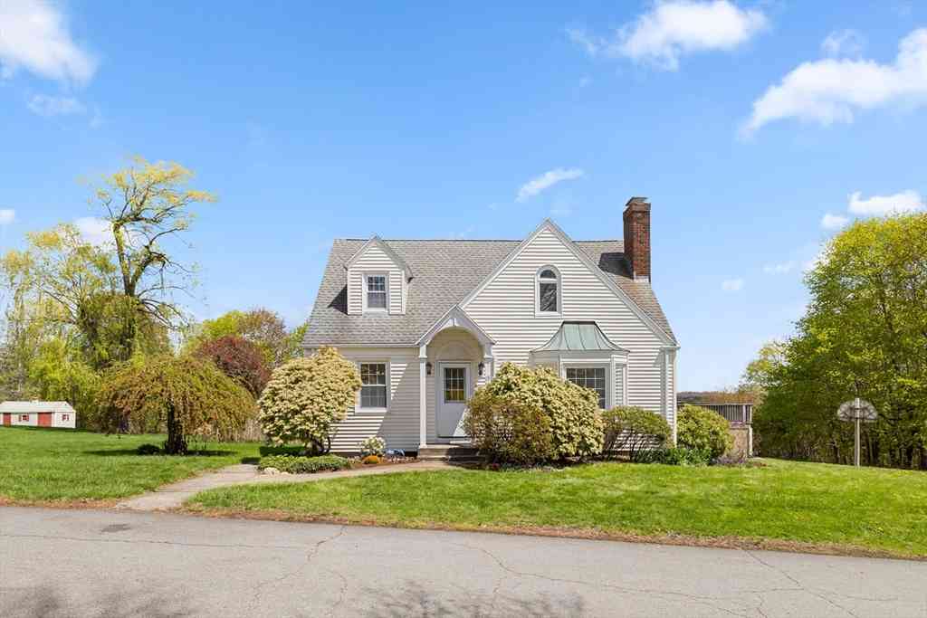 Homes For Sale - 15 Breezy Green Rd<br/> Worcester County, Leicester, MA 01524