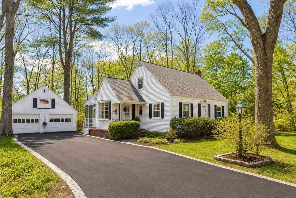 Homes For Sale - 90 Walnut St<br/> Walpole, MA 02081