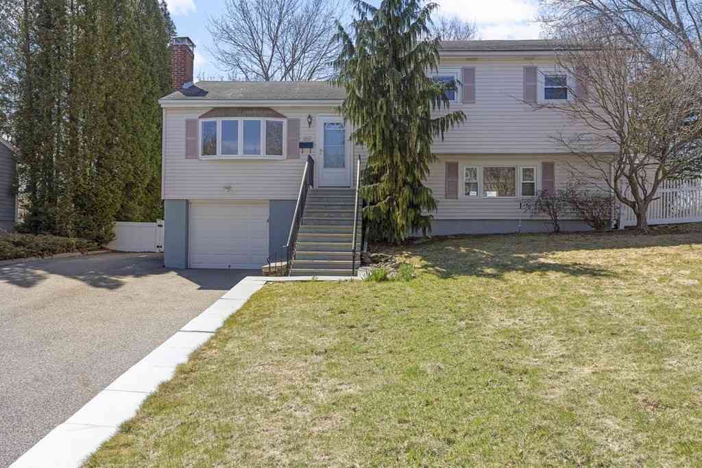 Homes For Rent - 160 Ravenswood Road<br/> Waltham, MA 02453