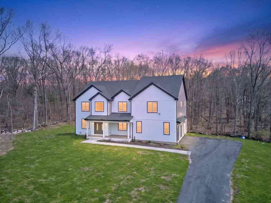 Homes For Sale - 11 Falcon Dr<br/> Shrewsbury, MA 01545