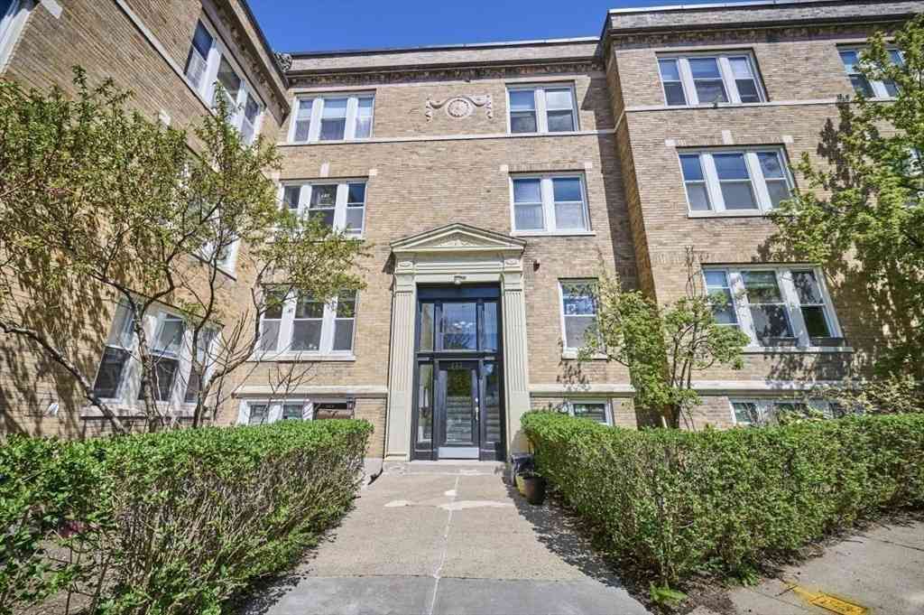 Condo For Sale - 233 Freeman #4<br/> Brookline, MA 02446