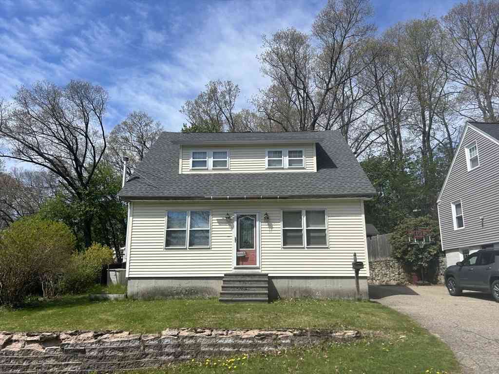 Homes For Sale - 5 Utica Dr<br/> Worcester, MA 01603