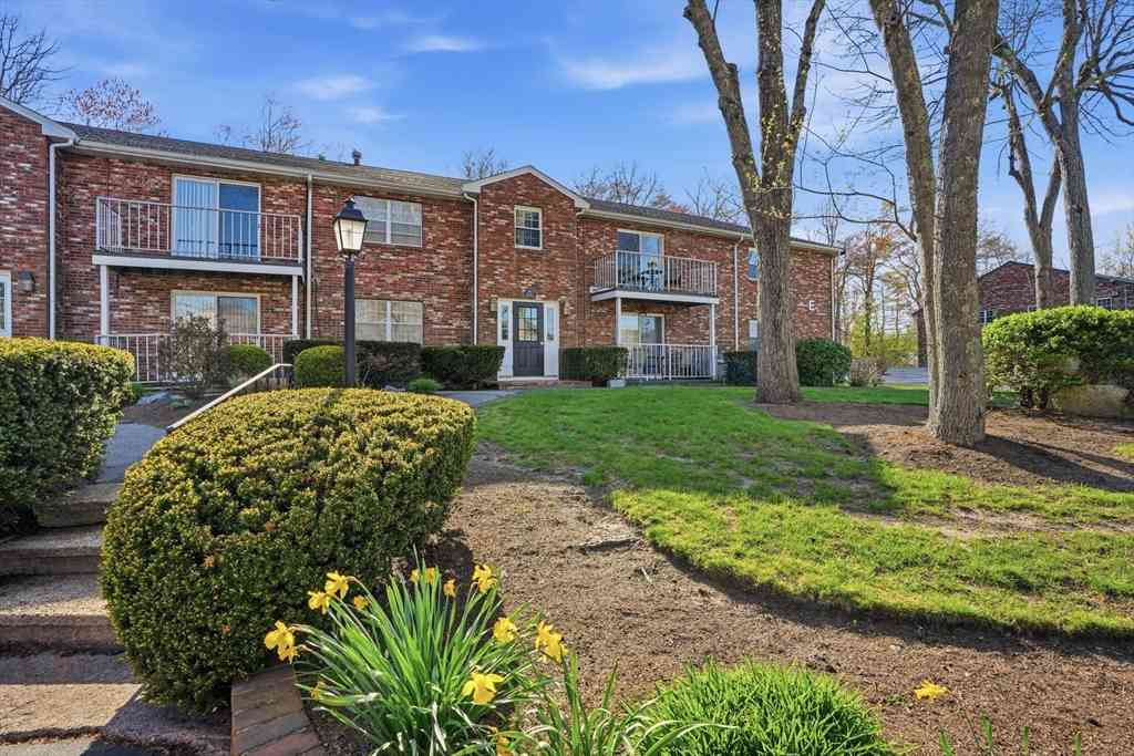 Condo For Sale - 16 Kingswood #2<br/> Plymouth County, Abington, MA 02351