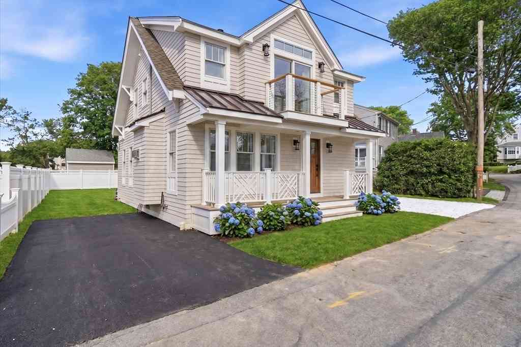 Homes For Sale - 10 Vesper Ave<br/> Barnstable County, Falmouth, MA 02540