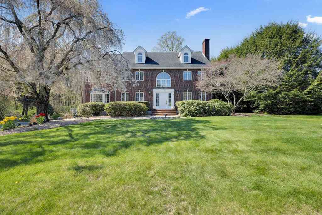 Homes For Sale - 14 Mctaggart St<br/> Worcester County, Westborough, MA 01581