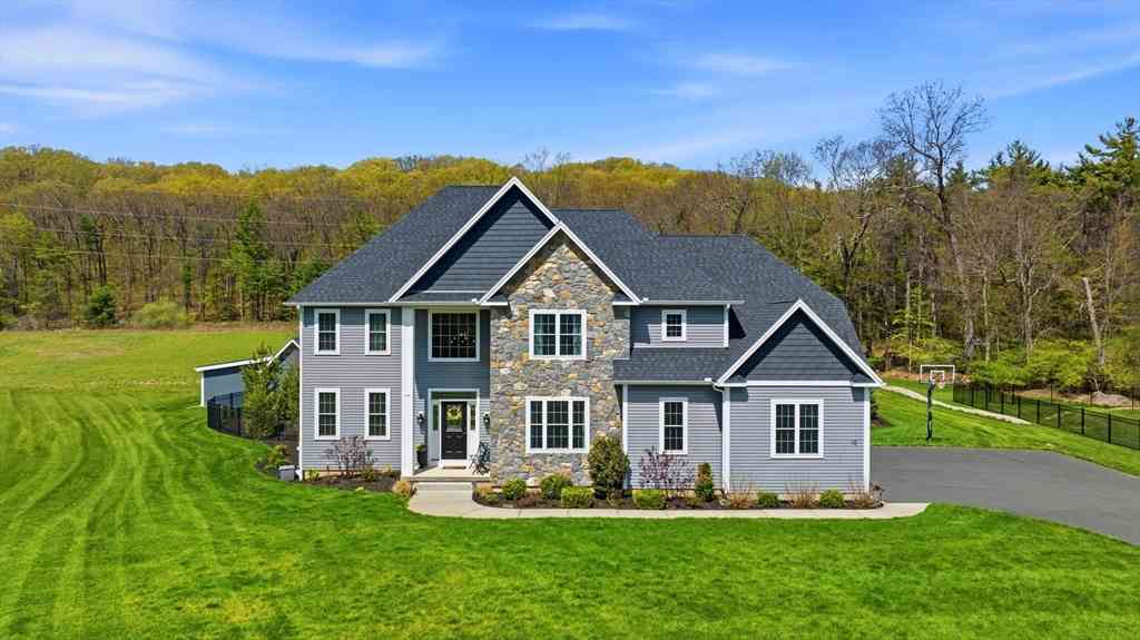 Homes For Sale - 10 Fitch Farm Way<br/> Hampshire County, Southampton, MA 01073