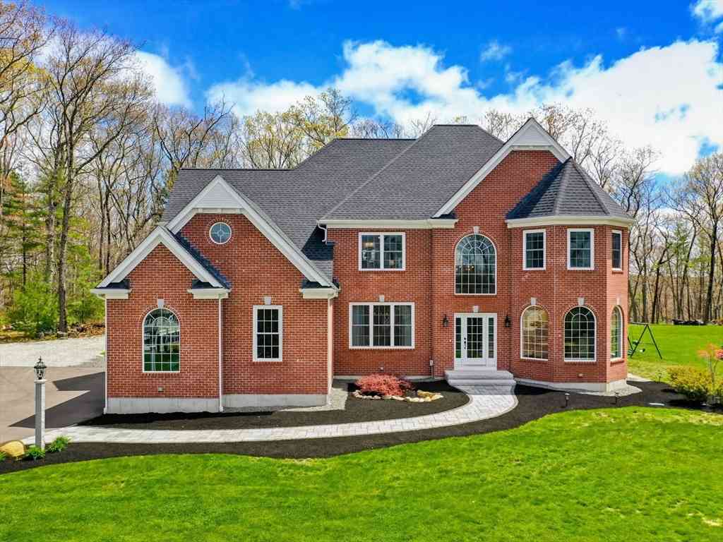 Homes For Sale - 15 Ridge Rd<br/> Wrentham, MA 02093