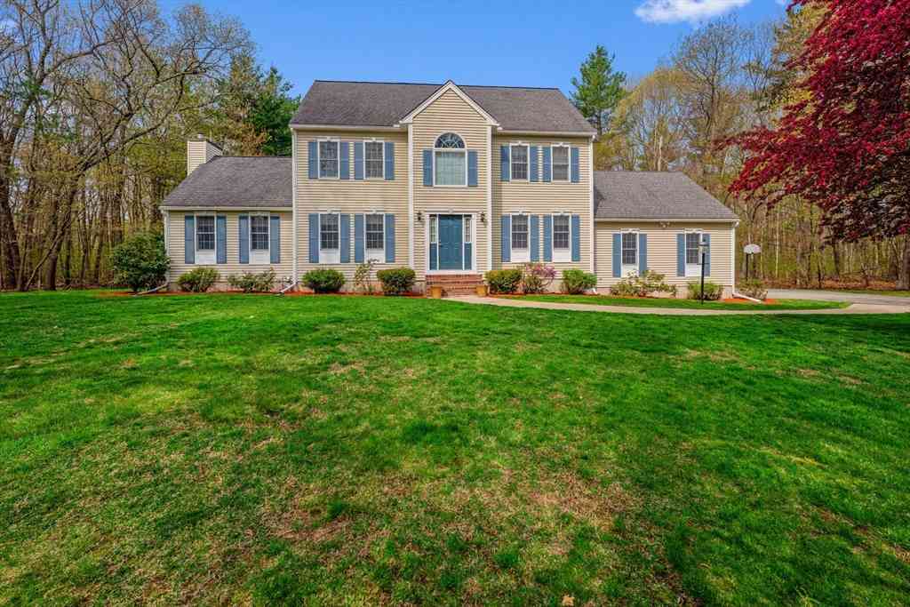 Homes For Sale - 10 Gates Farm Circle<br/> Haverhill, MA 01832