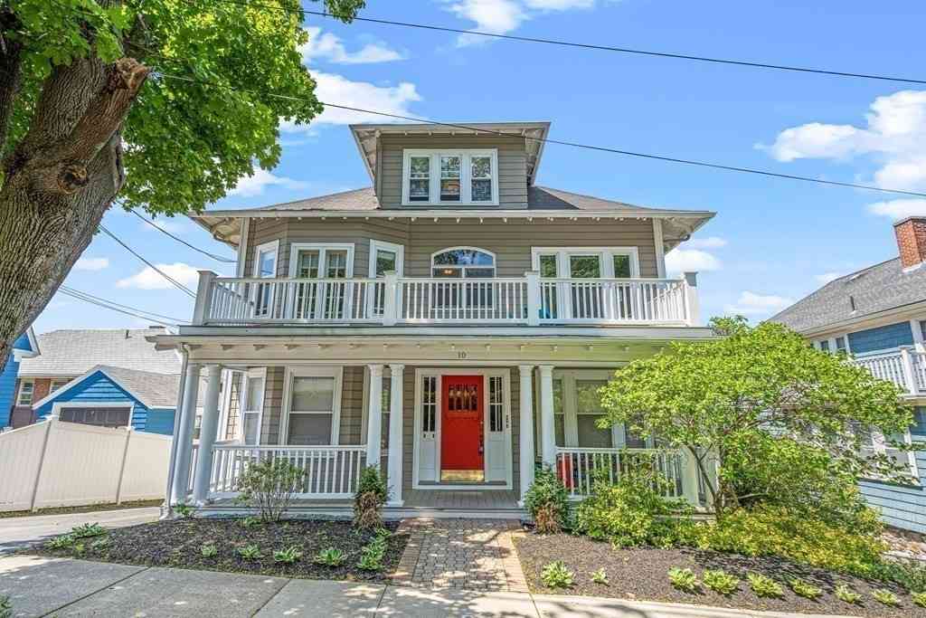 Apartment For Rent - 10 Chestnut Street #3<br/> Melrose, MA 02176