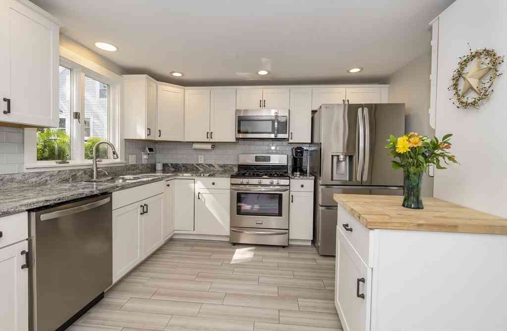 Condo For Sale - 1 Union Ct #1<br/> Amesbury, MA 01913