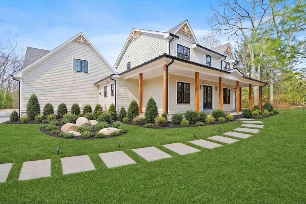 Homes For Sale - 29 Hartford Street<br/> Dover, MA 02030