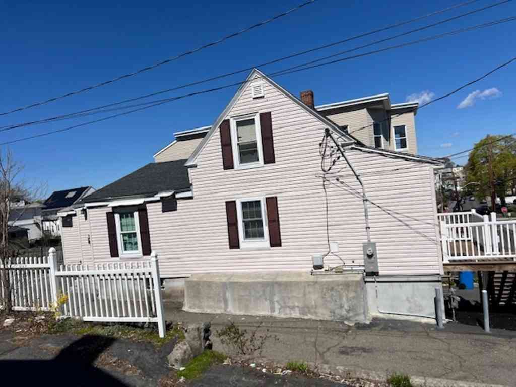 Homes For Sale - 20 Montgomery St<br/> Lawrence, MA 01841