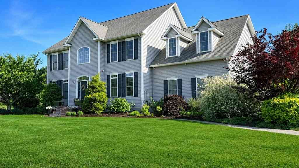 Homes For Sale - 6 Evergreen Dr<br/> Bristol County, Acushnet, MA 02743