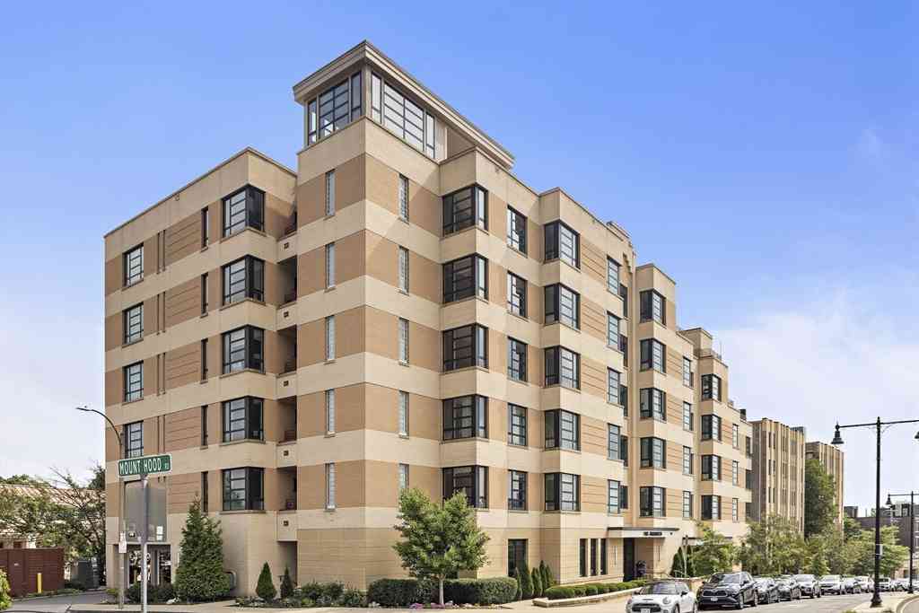 Condo For Sale - 1650 Commonwealth Ave #204<br/> Boston, MA 02135