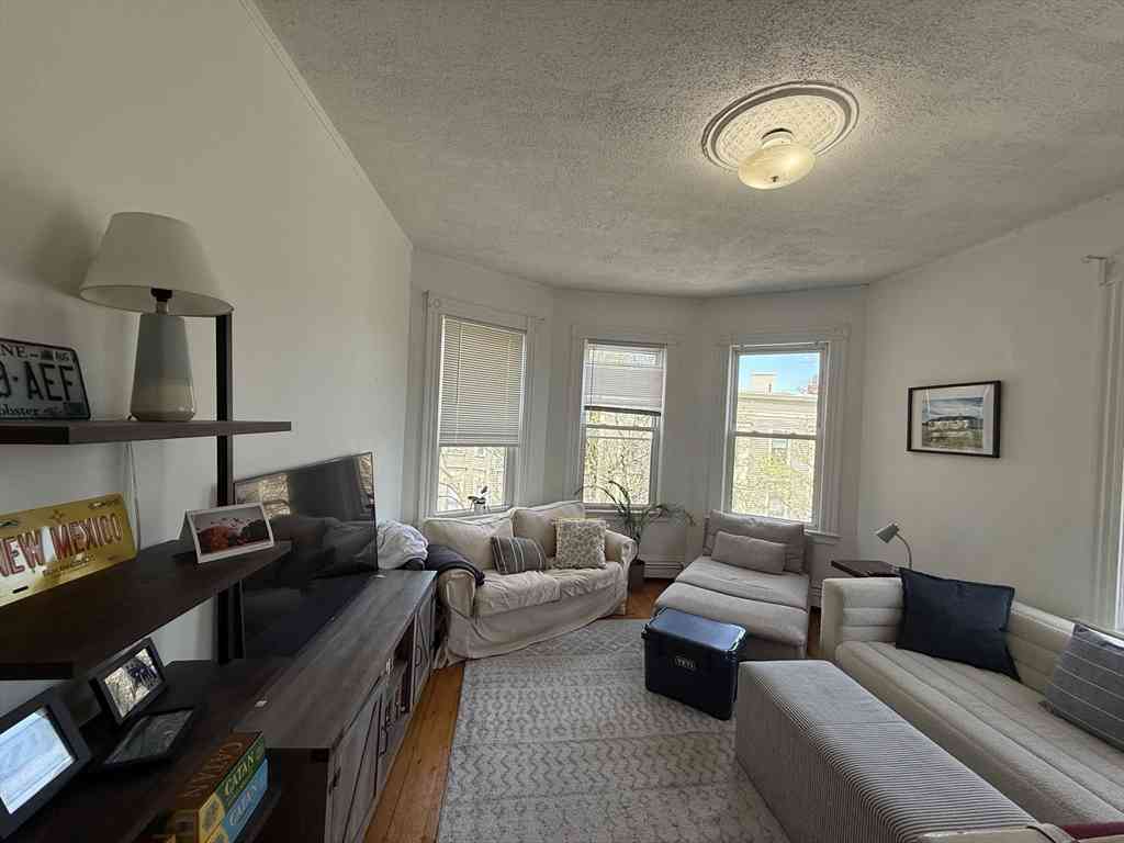 Apartment For Rent - 254 Windsor St. #3L<br/> Cambridge, MA 02139