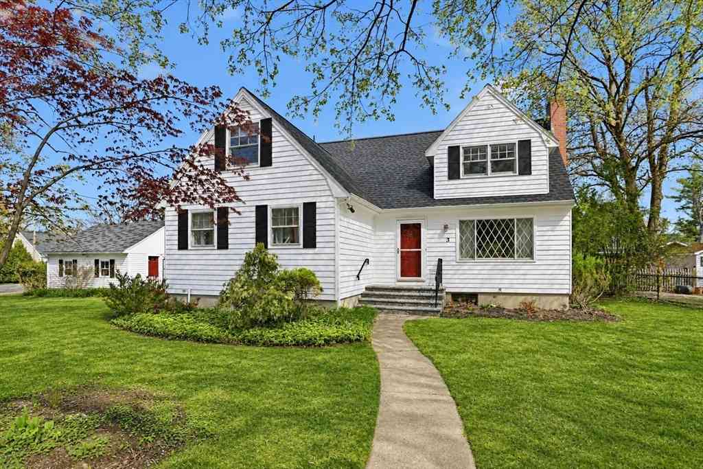 Homes For Sale - 3 Linden St<br/> Middlesex County, Chelmsford, MA 01824