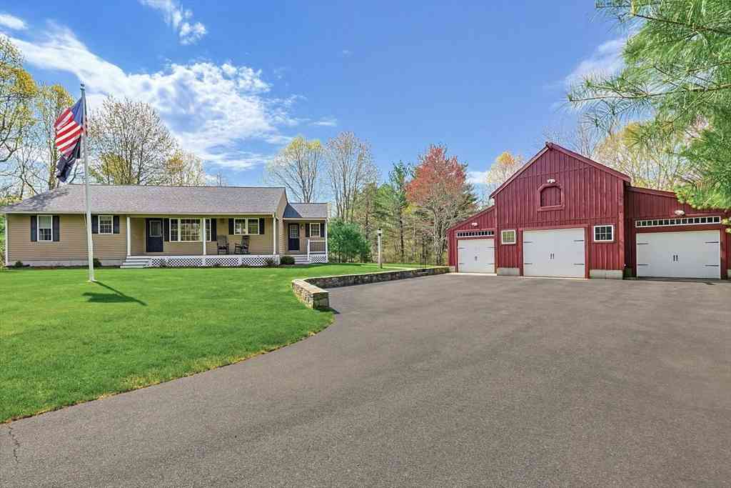 Homes For Sale - 810 Glebe St.<br/> Taunton, MA 02780