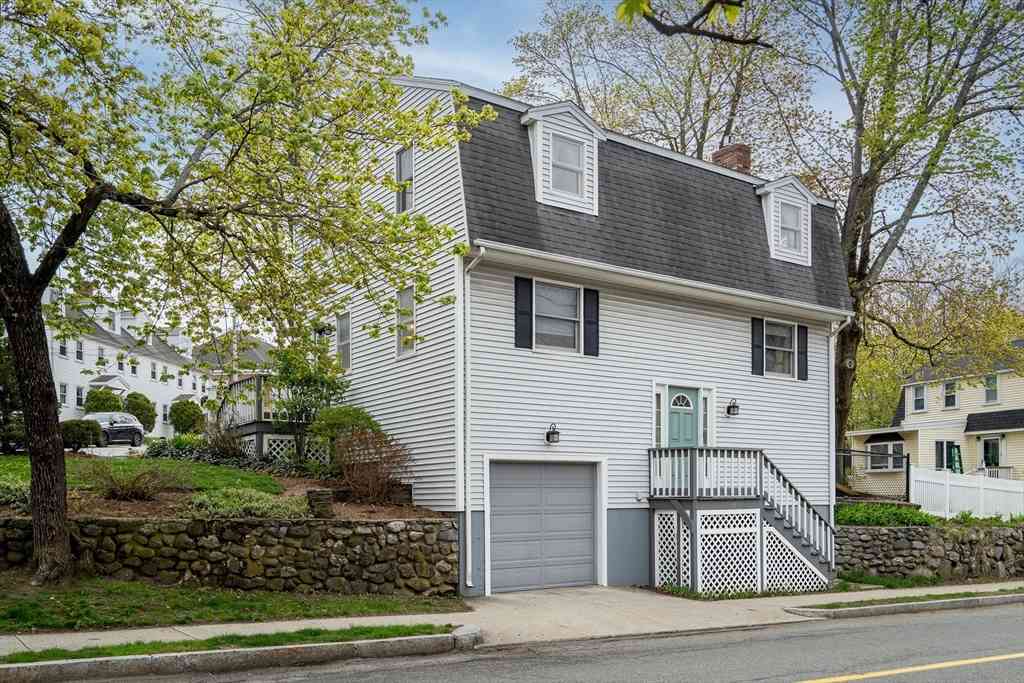 Homes For Sale - 17 John St<br/> Middlesex County, Reading, MA 01867